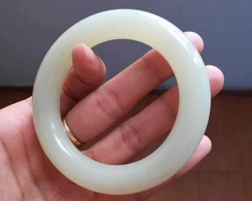 玉镯子大概多少钱 和田玉手镯多少钱一只？