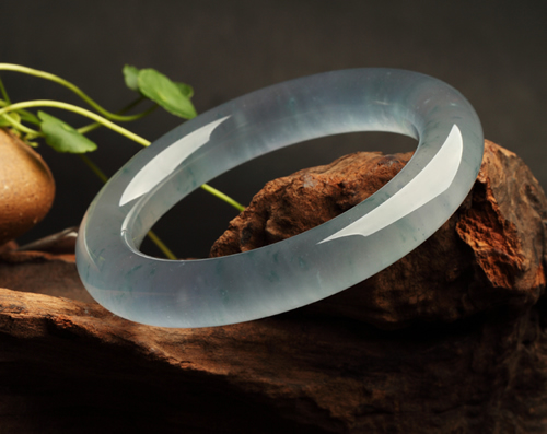 玻璃手镯和玉手镯的区别 和田玉手镯鉴别方法