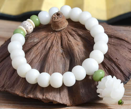 白玉菩提根手串盘玩方法 附带效果图 白玉菩提根手串盘玩方法 附带效果图