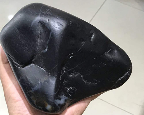 和田墨玉怎么识别真假 墨玉与哪些颜色的玉石容易混淆