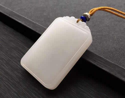 女人戴无事牌的寓意 男士佩戴无事牌的寓意和象征什么